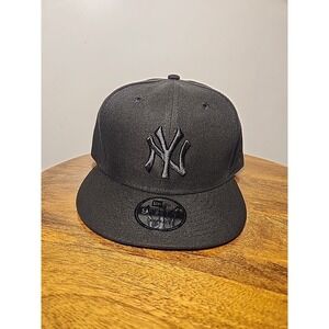 MLB - New York Yankees 9FIFTY Adjustable Snap-Back New Era Cap - Triple Black